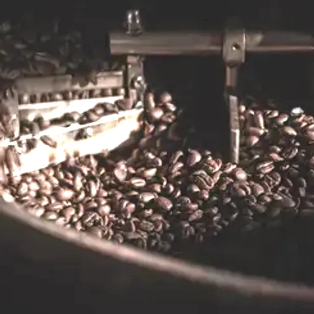 Roasting coffee beans in the drum